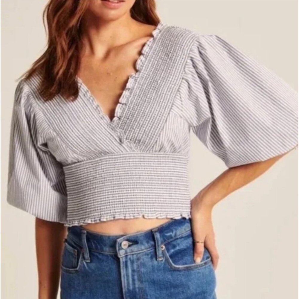 NWT Abercrombie Blue White Smocked V-Neck Puff Sleeve Top Blouse XXS Cottagecore